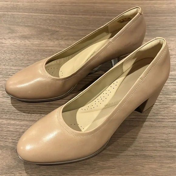 NWT Clarks Women's Freva55 Court Praline Color Leather Pumps 10M - Picture 12 of 15